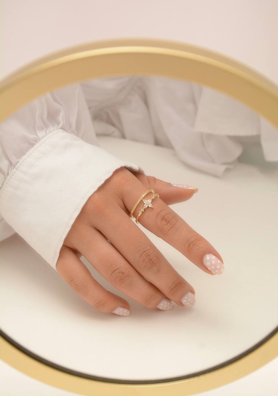 ANILLO DOBLE LINEA CON FLOR Y ZIRCÓN