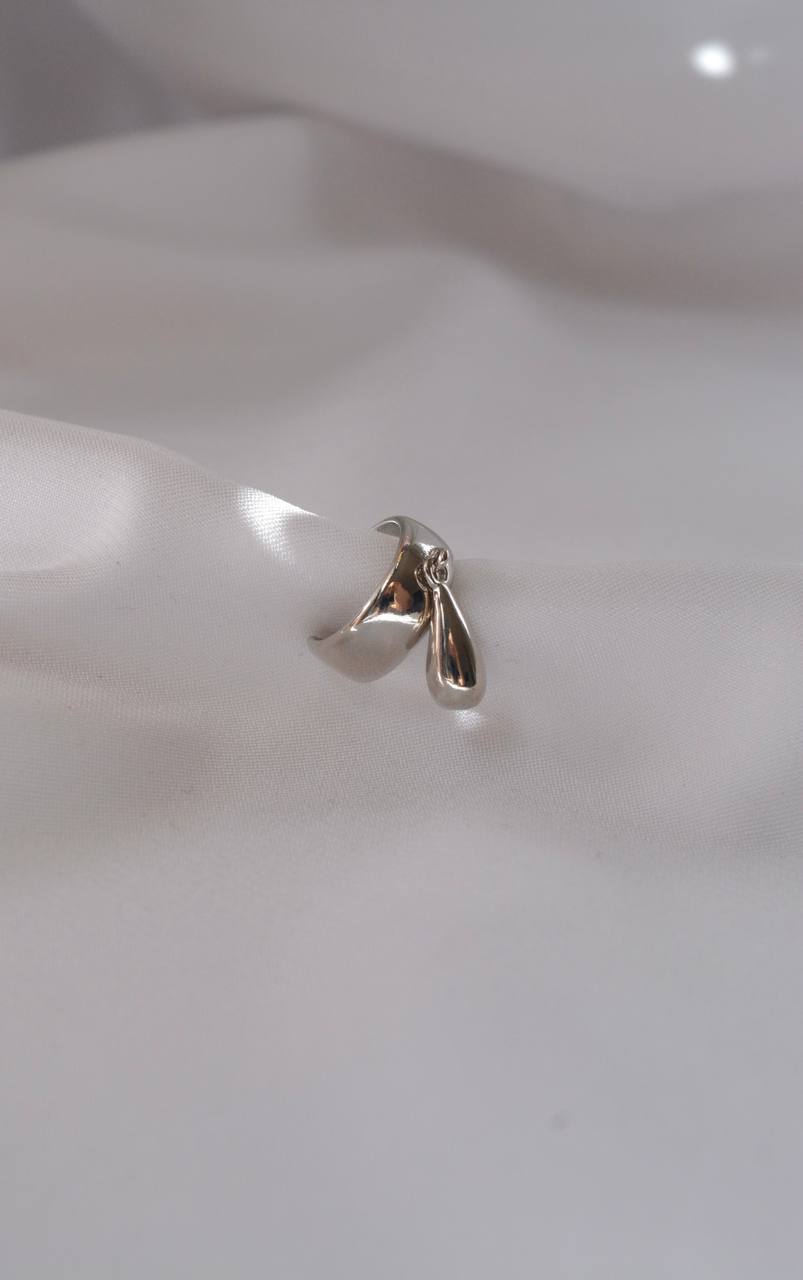 EARCUFF CON GOTA COLGANTE