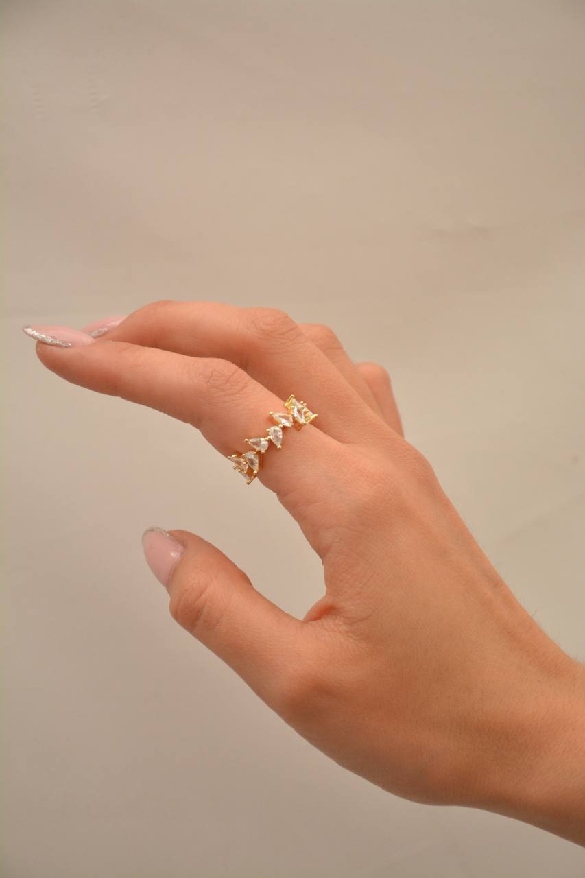 ANILLO PETALOS BLANCOS SALIDOS