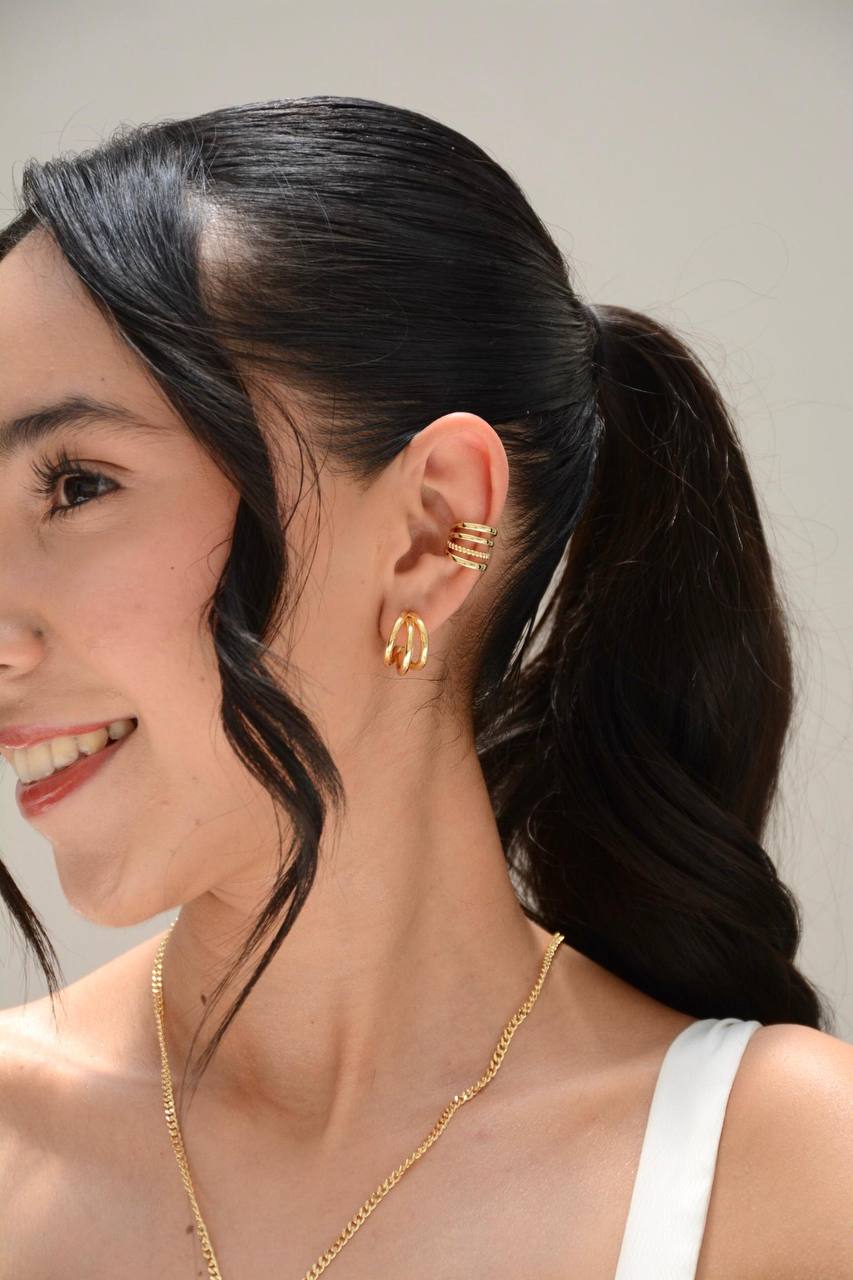 EARCUFF CUATRO LÍNEAS UNA GRABADA