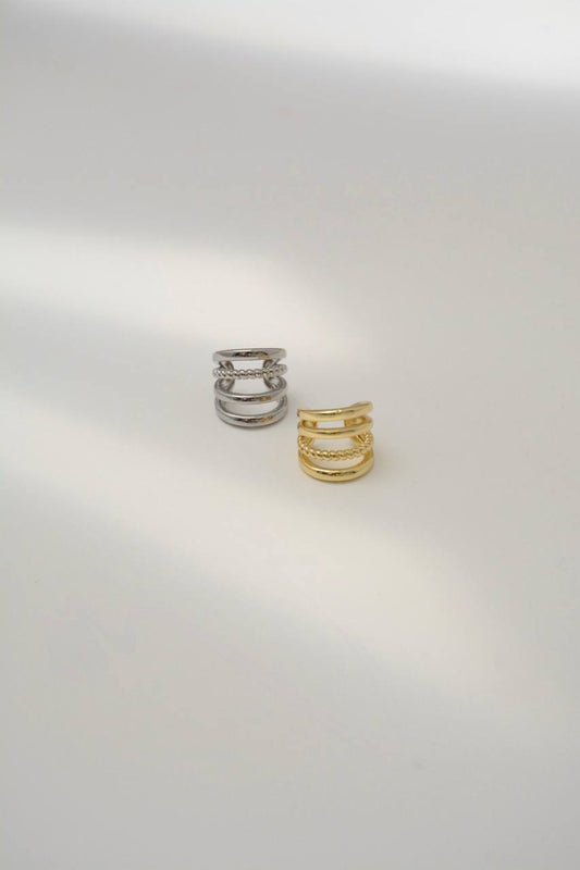 EARCUFF CUATRO LÍNEAS UNA GRABADA