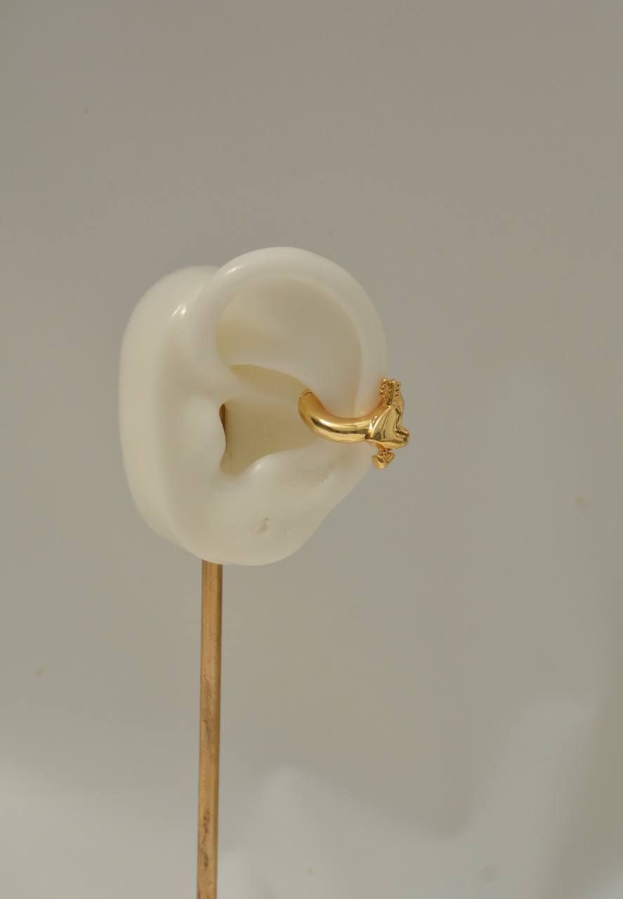 EARCUFF CORAZÓN FLECHA