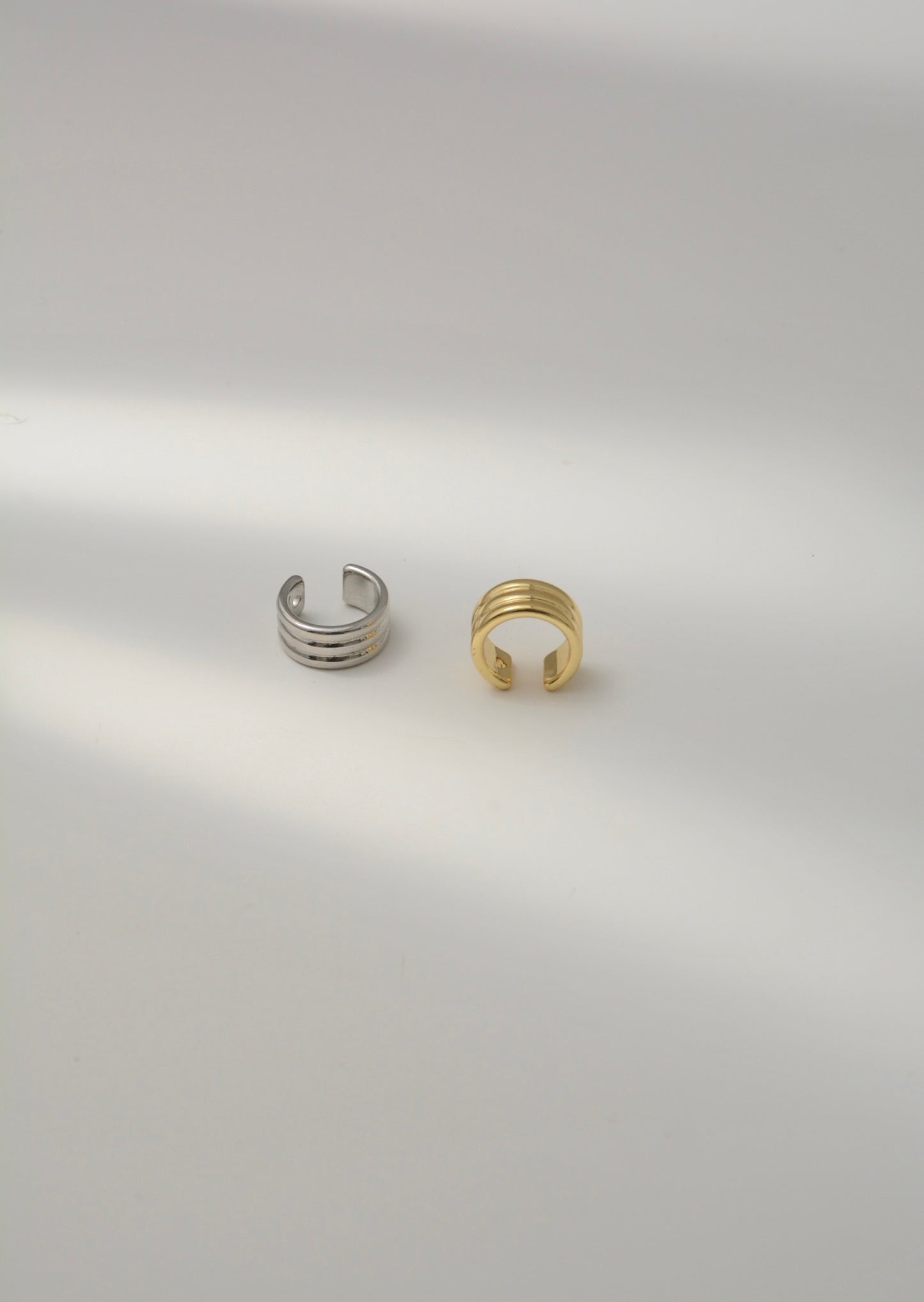 EARCUFF TRES LINEAS PEGADAS